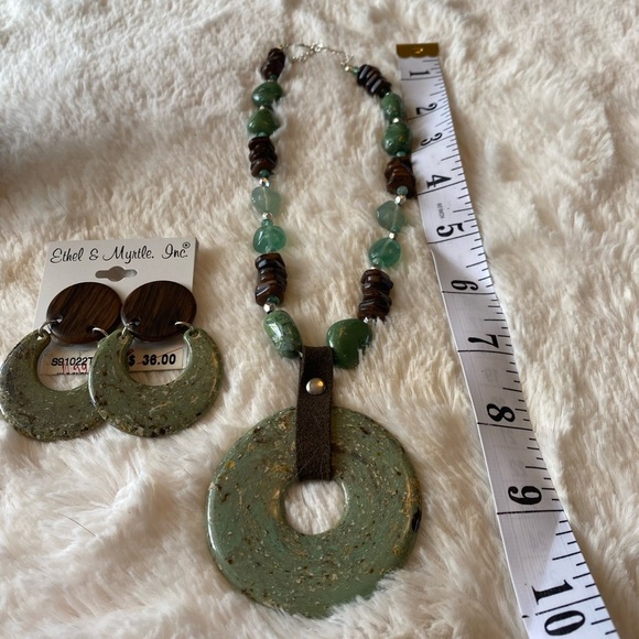 Ethel & Myrtle Chunky necklace and earrings - Picture 8 of 11